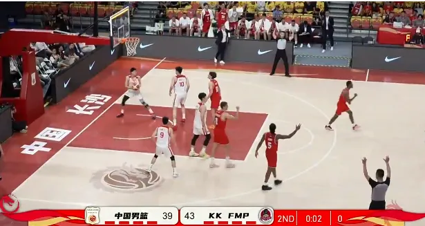 乐鱼app-乐鱼(官方)体育官方网站-LEYU SPORT-男篮热身赛：王俊杰8分&amp;amp;徐昕8分，中国男篮半场39-46落后